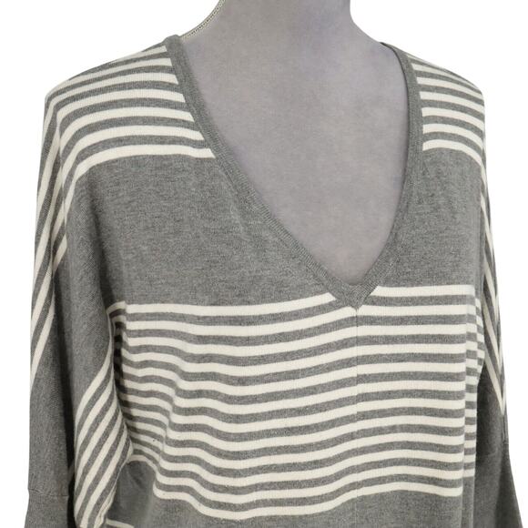 Torrid Sweater 2 Plus Size 2X Gray Ivory Stripe Ruched Side Hem Pullover Coastal - Picture 6 of 14